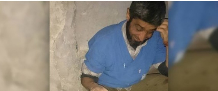 "هذا ابني عبدو".. هكذا صرخ مسعفٌ سوري عندما وجد 3 من أبنائه بين القتلى