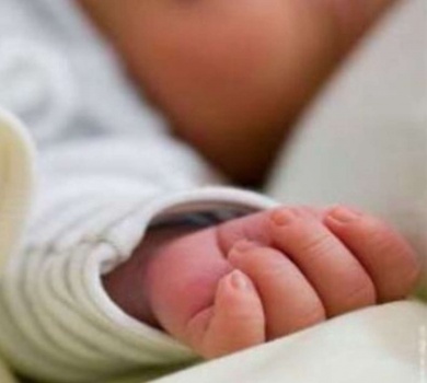 وفاة رضيعة جراء استنشاق دخان