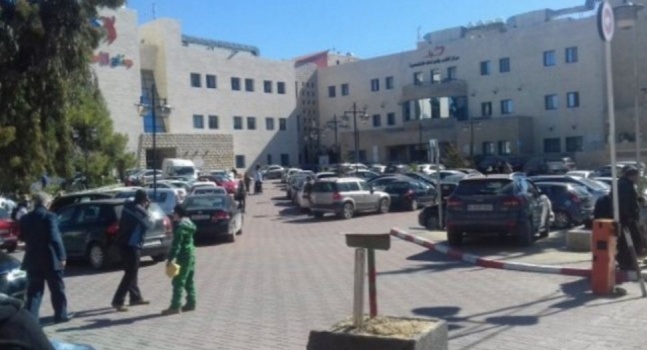 لأول مرة في فلسطين..عملية زراعة مفصل لمريض مصاب بالهيموفيليا