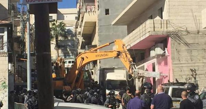 الاحتلال يجبر مواطنًا مقدسيًّا على هدم منزله