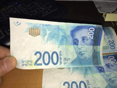 الضابطة الجمركية تضبط عصابة لترويج النقود المزورة بنابلس