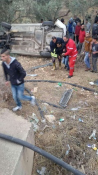 بالصور..​ثلاث اصابات بحادث انقلاب ذاتي غرب جنين