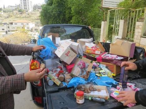 اتلاف مواد تموينية منتهية الصلاحية في جنين