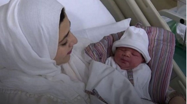 معجزة.. إماراتية تنجب طفلاً من نسيج مبيض مجمَّد منذ أن كانت طفلة