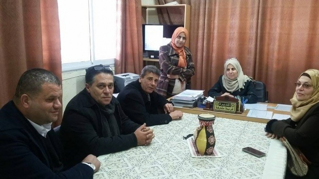 جنين:توزيع ملابس شتوية لطالبات محتاجات في قرية الفندقومية تبرعت بها مؤسسة نزيه الخليل