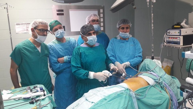 لأول مرة في القطاع الصحي الحكومي اجراء عمليات زراعة الكلى بتقنية "المناظير" في مجمع فلسطين الطبي