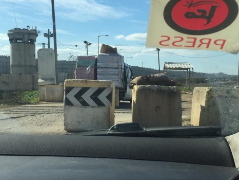 الاحتلال يعيق تحركات المواطنين جنوب جنين