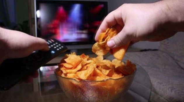 أكل البطاطا الخاصّ بها.. فطعنت صديقها بالسكين!