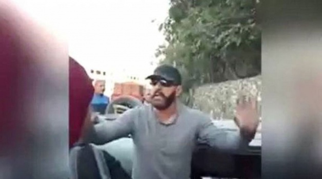 شاهد.. أحمد السقا يخاطر بحياته وينقذ فتاة كادت تحترق