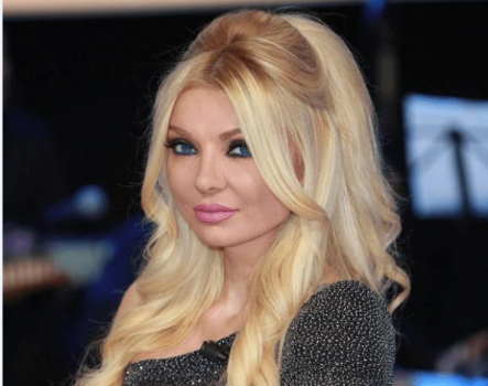 ميريام كلينك: "لست من البشر أنتمي إلى الآلهة"!