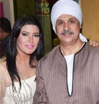 انهيار فيفي عبده في جنازة زوج ابنتها
