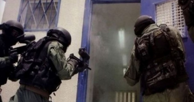 إصابة 3 أسرى في اقتحام الاحتلال سجن "نفحة"
