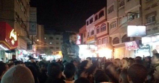 بالفيديو: الاجهزة الامنية في غزة تقمع بالقوة مسيرة حاشدة بجباليا احتجاجا على أزمة الكهرباء