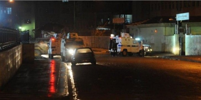 بالصورة ـ سقوط جرحى في هجوم استهدف مبنى أمني شرقي تركيا