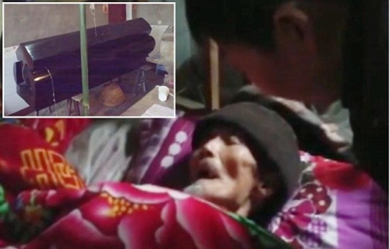 قبل دفنه استيقظ من نعشه وسأل المشيّعين: &ldquo;إلى أينَ أنا ذاهب&rdquo; - فيديو