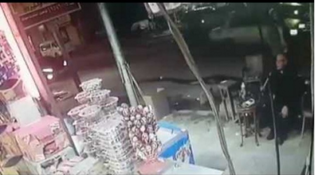 مصر.. شاهد لحظة ذبح المواطن القبطي بالإسكندرية