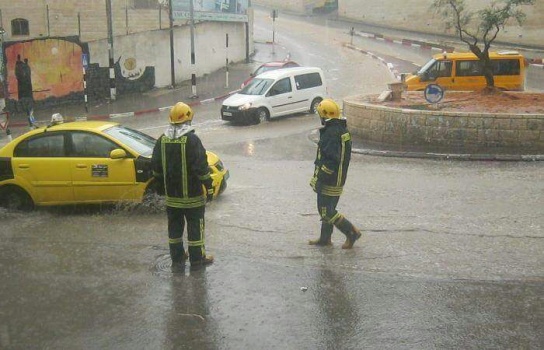 الدفاع المدني يدعو الأخوة المواطنين التقيد بالإرشادات خلال المنخفض الجوي القادم