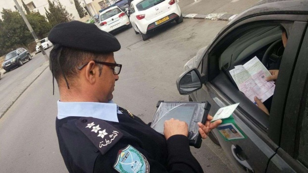 الشرطة تشرع باستخدام جهاز PDA الالكتروني للاستعلام والفحص عن الأشخاص والمركبات