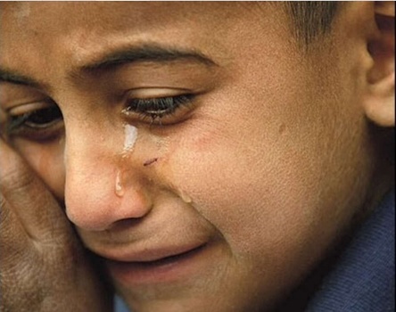 "ابني.. قتلته مرت أبوه"
