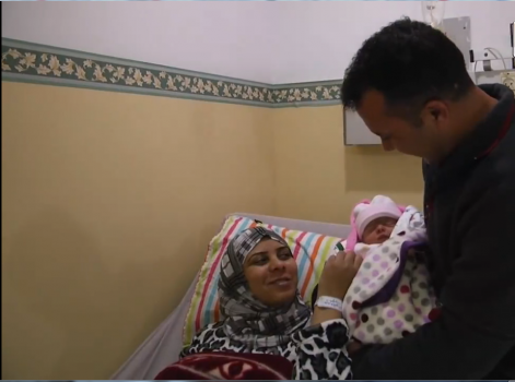 بالصور..مواطن من بلدة كفرراعي جنوب جنين يرزق بطفلة بعد 11 عاماً من الانتظار
