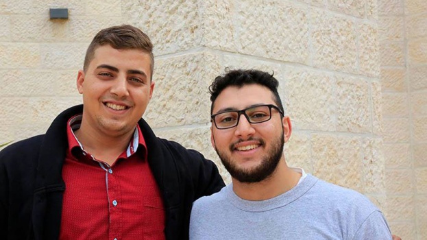 طالبان يبتكران تطبيقا ذكيا لطلب الطعام عبر الهواتف النقالة