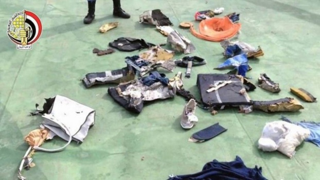 ظهور فرضية جديدة لتحطم الطائرة المصرية فوق المتوسط
