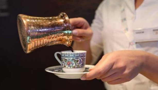 توقّف عن شرب الكحول والقهوة لمدة عامين.. فكانت المفاجأة
