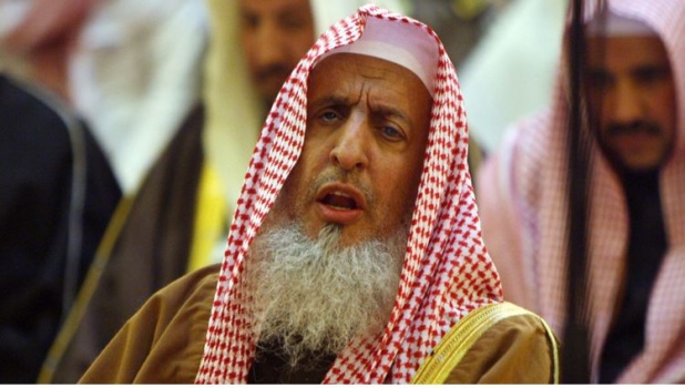 مفتي السعودية يعتبر الغناء فسادا ومفتي مصر يراه حسنا ويقول: "اللي زهقان من حياته لن يعطلنا"
