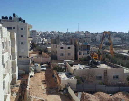 الاحتلال يحاصر بناية قيد الانشاء في بيت حنينا
