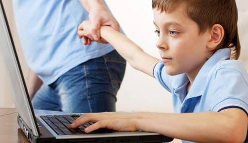 تأثير مواقع التواصل الاجتماعي على الاطفال و المراهقين