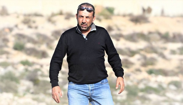 مستوطنون يعتدون على الصحفي زاهر أبو حسين