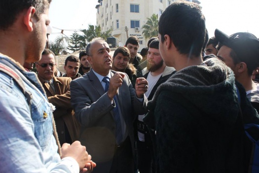 جنين: طلبة الثانوية العامة الفرع العلمي يطالبون بحذف أجزاء من بعض المواد التعليمية
