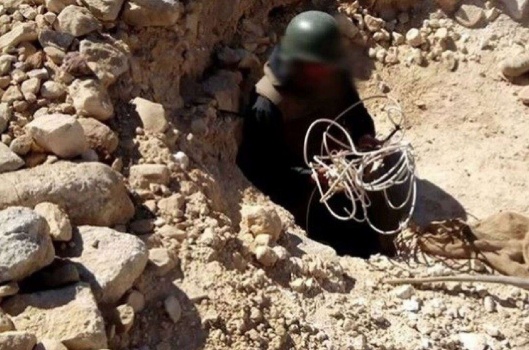 مصر تبني التحصينات في سيناء وتغازل حماس في غزة