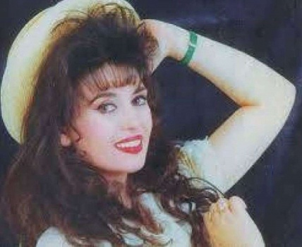 هل تتذكرون النجمة جيهان نصر.. شاهدوا كيف أصبح شكلها هي وابنتها بعد الحجاب؟