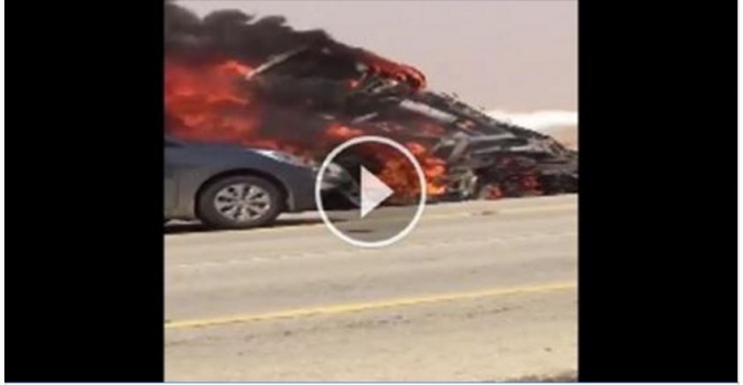 بالفيديو .. مصرع 12 شخصاً تفحماً بحريق مركبتين اثر حادث تصادم مروع في السعودية