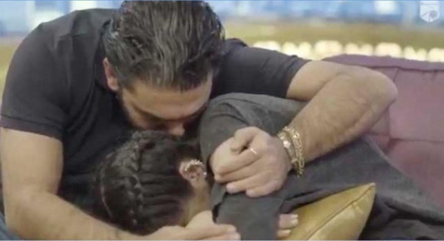 انهيار حلا الترك بعد اعتراف والدها بأنها تتعالج نفسيا