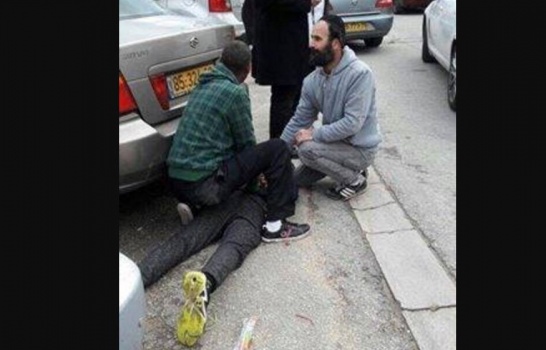 بالصور: الاحتلال يعتقل فتى فلسطيني حاول سرقة سلاح مجندة في اللد