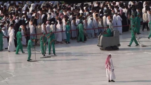 بالصور.. كيف يتم تنظيف "الحرم المكي" خلال 45 دقيقة؟
