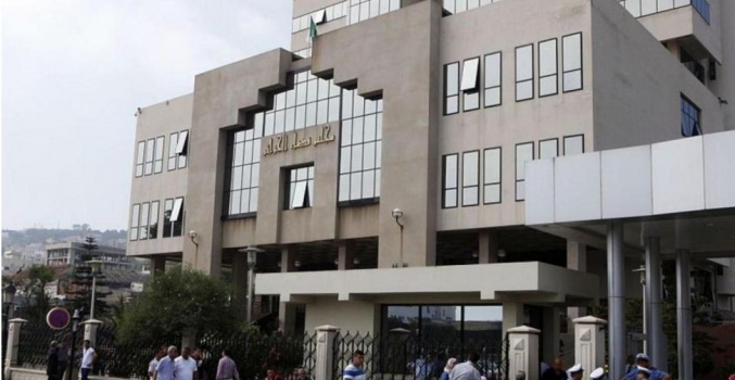 عقوبة "قاسية" لزوجة جزائرية رفضت التخلي عن الفيسبوك