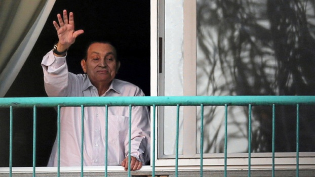 بالفيديو.. مبارك يخاطب المصريين في ذكرى تنحيه "كل سنة وانتو طيبين" ويعلق على "تيران وصنافير"