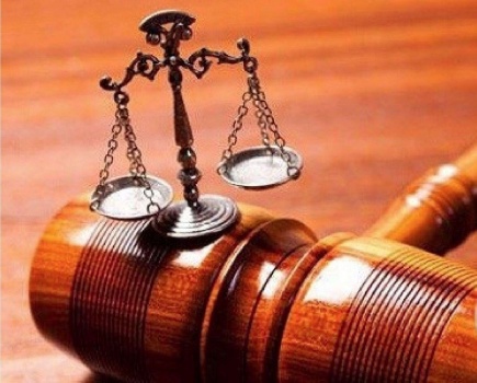 لهذا السبب أحرق مواطن نفسه داخل المحكمة؟
