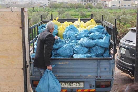 توزيع طرود غذائية على عائلات محتاجه في جنين