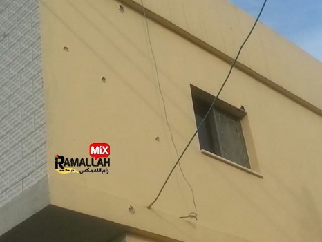 بالصور..مجهولون يطلقون النار على منزل في قرية فحمة جنوب جنين