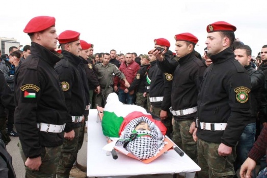 صور وفيديو..موكب جنائزي مهيب في وداع الشهيد أبو الحج