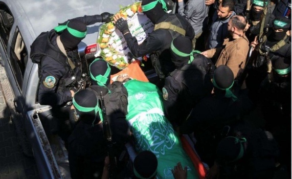 صور وفيديو..وصول جثمان الشهيد فقهاء إلى العمري لأداء صلاة الجنازة