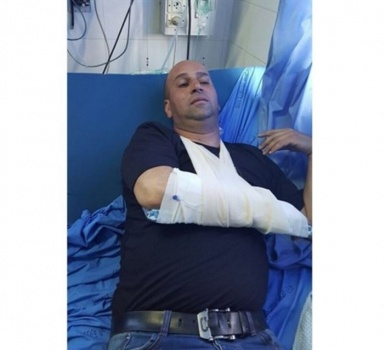 الاحتلال يعتقل أفرادا من الضابطة الجمركية