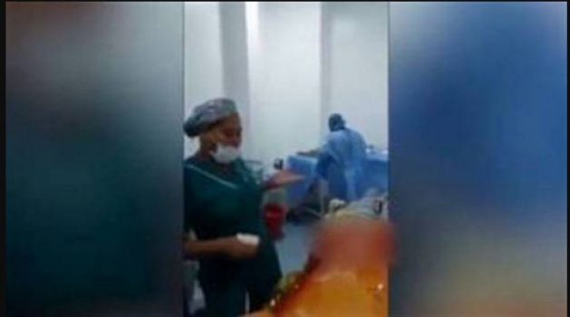 موجة غضب في كولومبيا بسبب هذا الفيديو.. ممرضات يسخرن من رجل عاري مخدر في غرفة العمليات