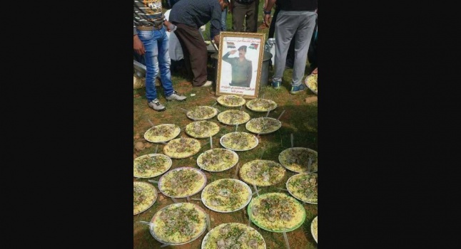 بالصور: فلسطيني يقيم وليمة سنوية عن روح صدام حسين .. ما قصته ؟