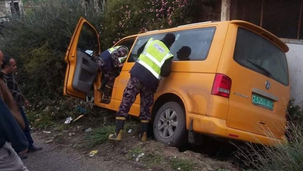 8 إصابات اثر انزلاق مركبة على شارع نابلس في جنين
