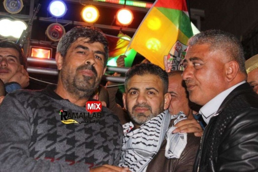 بالصور..بعد أن أمضى 15 عاماً في الأسر..استقبال حاشد للمحرر خمايسة بمهرجان شعبي في بلدة اليامون غرب جنبن